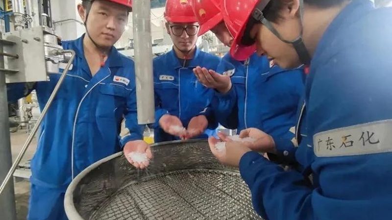 亚敏胶粘剂：揭秘其独特优势与应用领域**